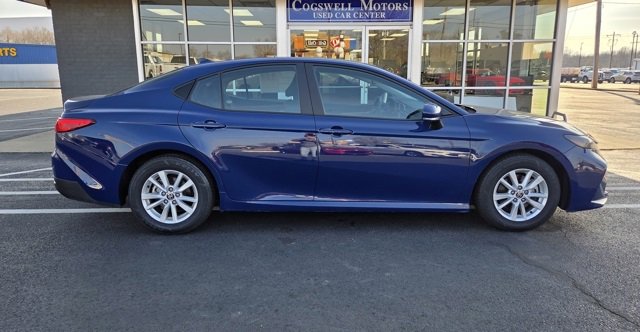 Used 2025 Toyota Camry LE image 4