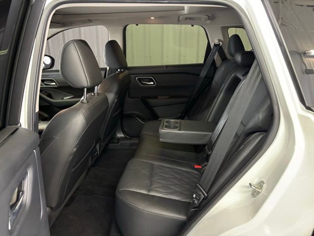 Used 2024 Nissan Rogue Platinum w/ Platinum Premium Package image 12