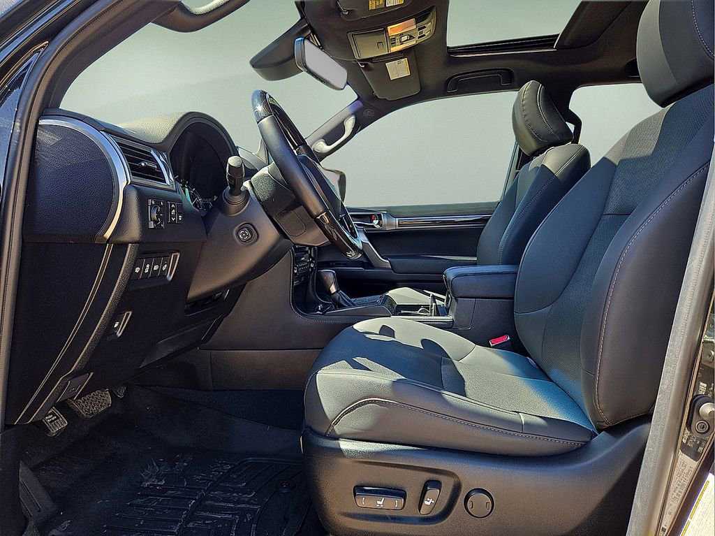 Used 2023 Lexus GX 460 Premium w/ Accessory Package image 23