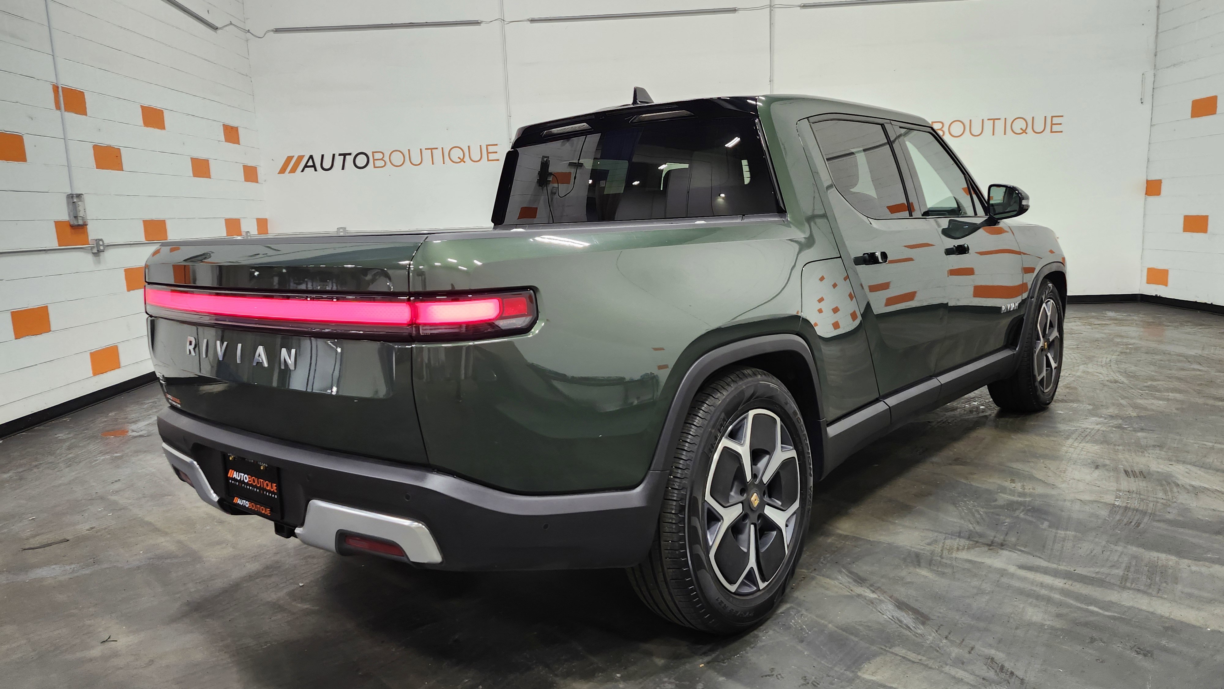 Used 2023 Rivian R1T Adventure image 18