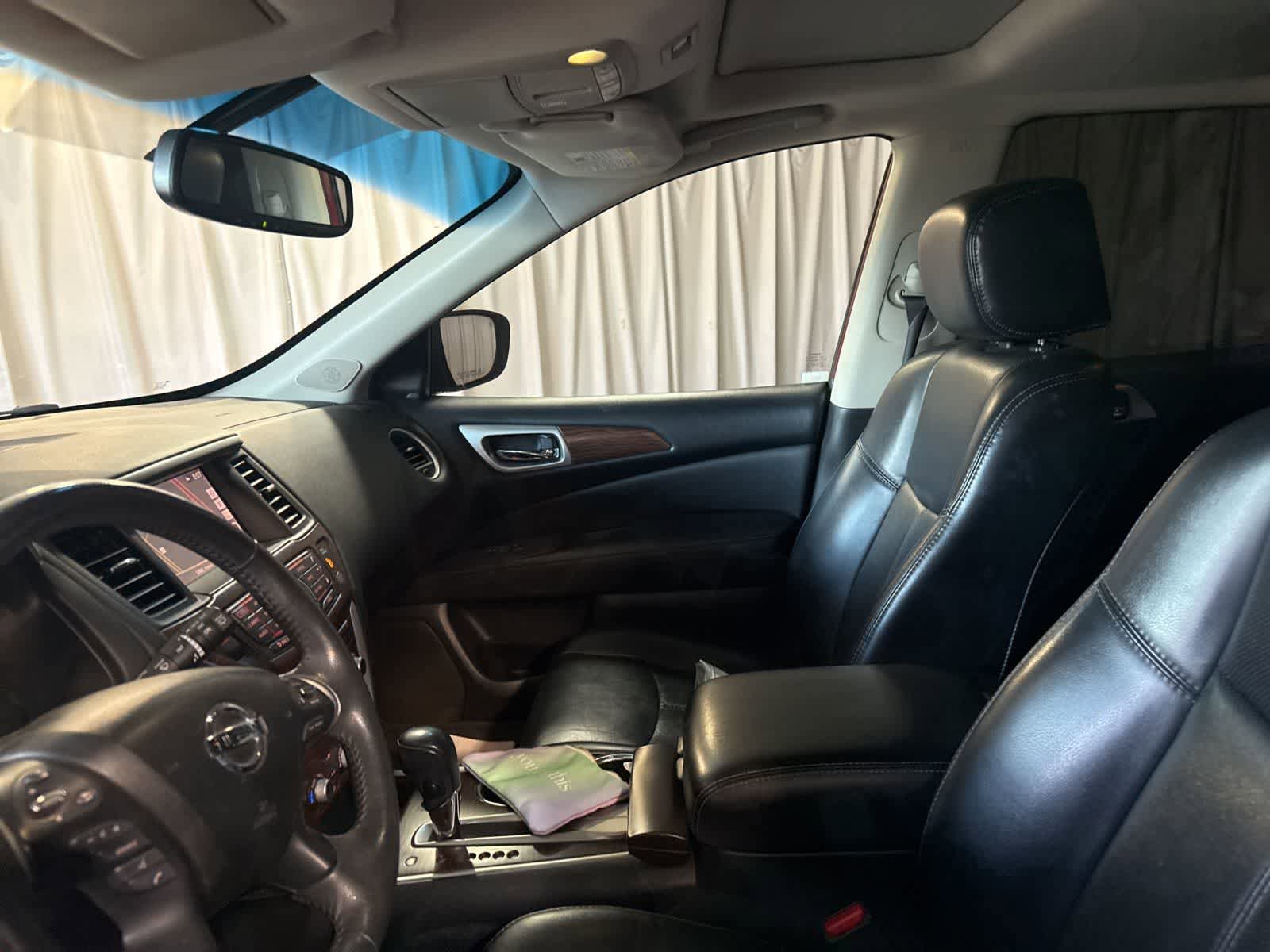 Used 2018 Nissan Pathfinder Platinum FWD image 22