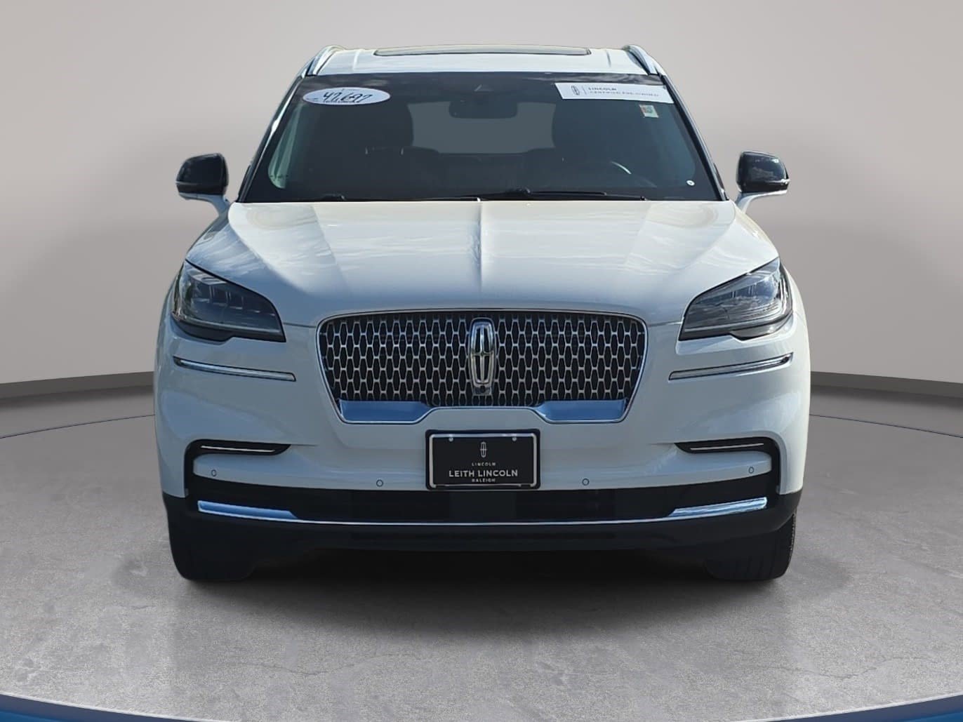 Certified 2023 Lincoln Aviator Reserve w/ Elements Package Plus AWD/4WD image 2