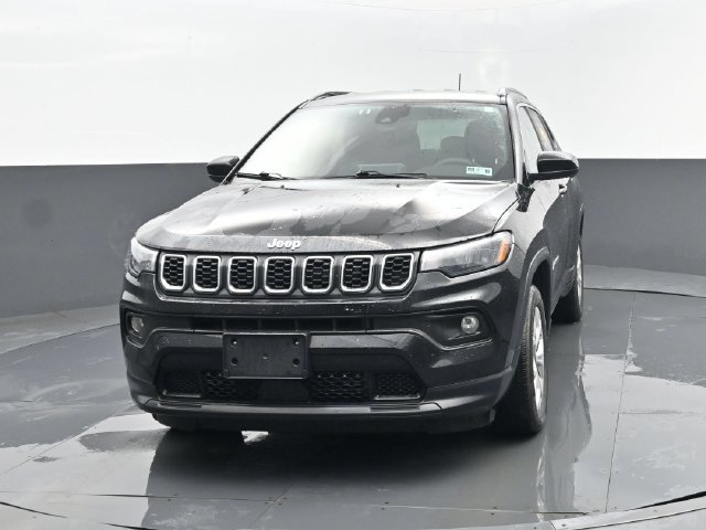 Used 2025 Jeep Compass Latitude AWD/4WD image 22