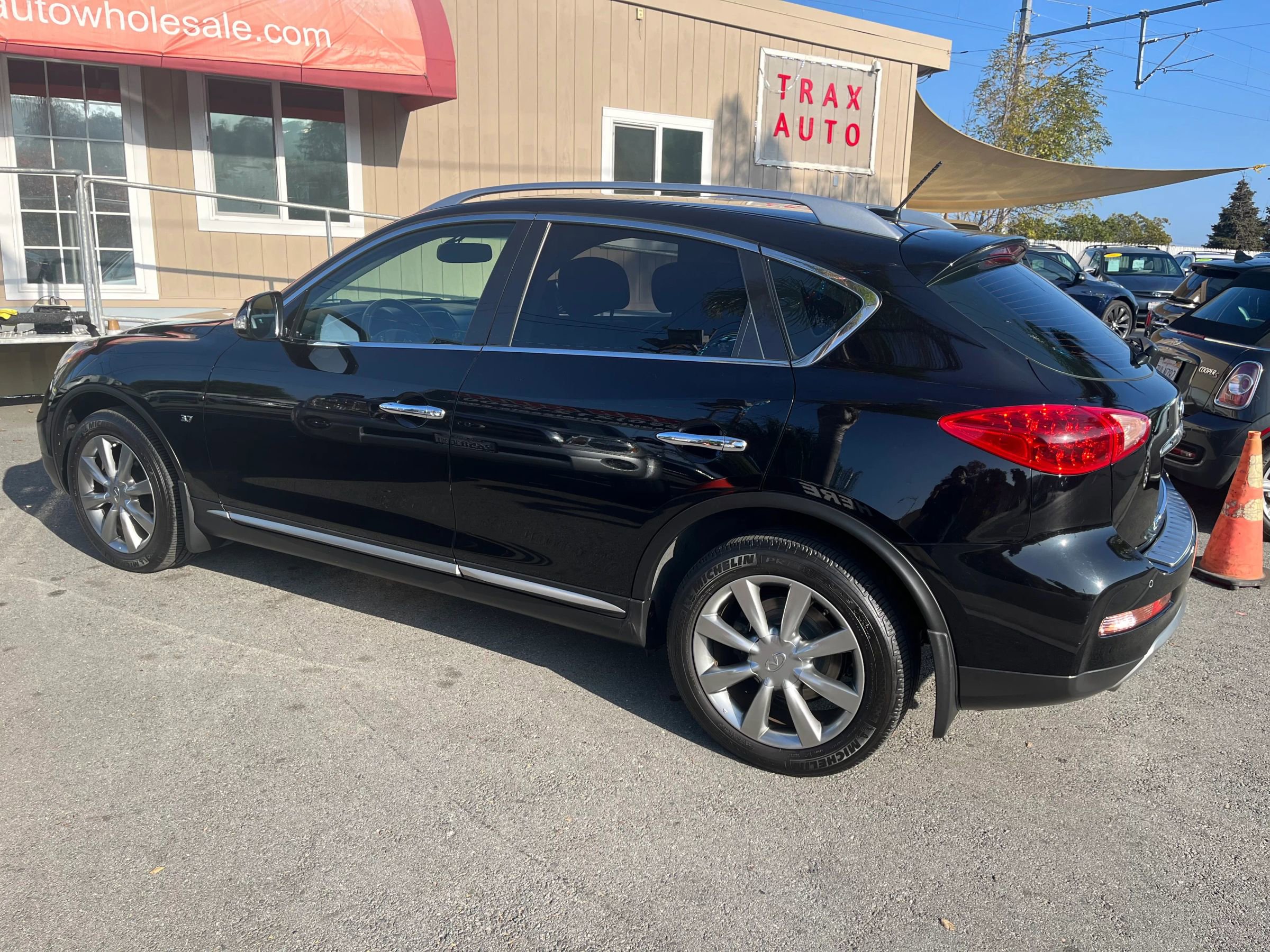 Used 2016 INFINITI QX50 Sport Utility 4D w/ Premium Plus Package image 5