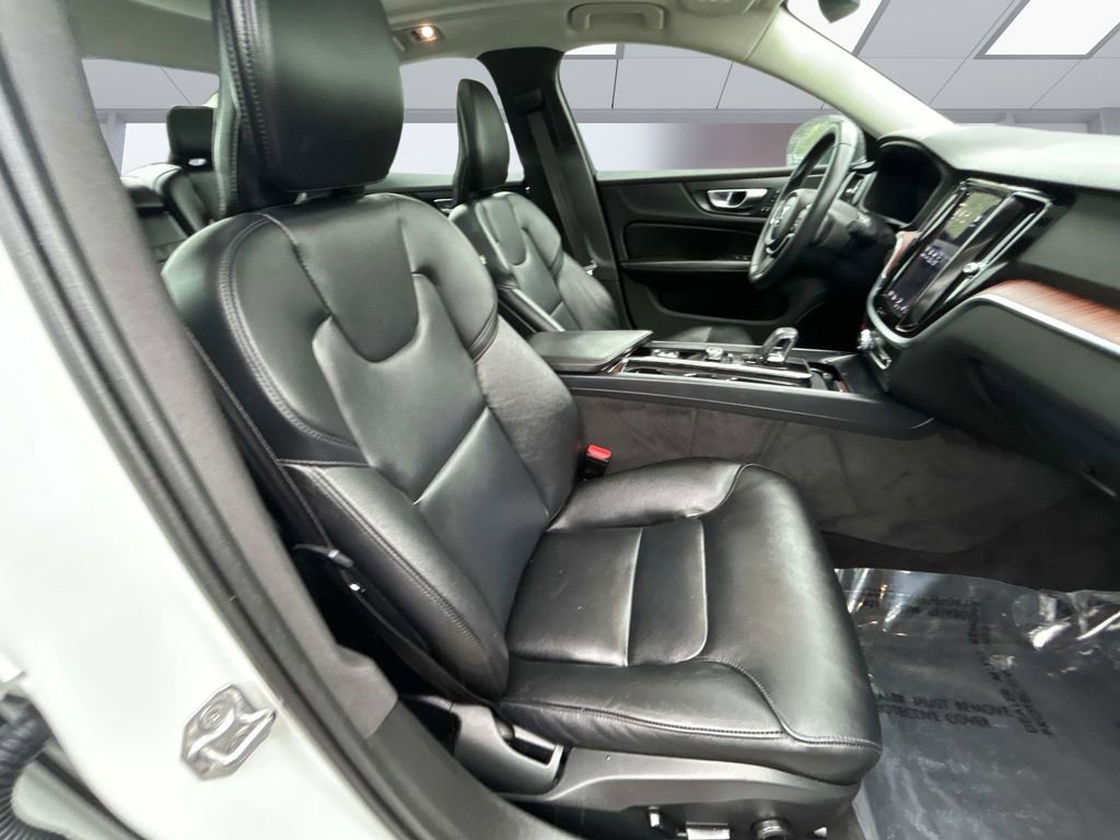 Used 2022 Volvo S60 B5 Inscription image 16