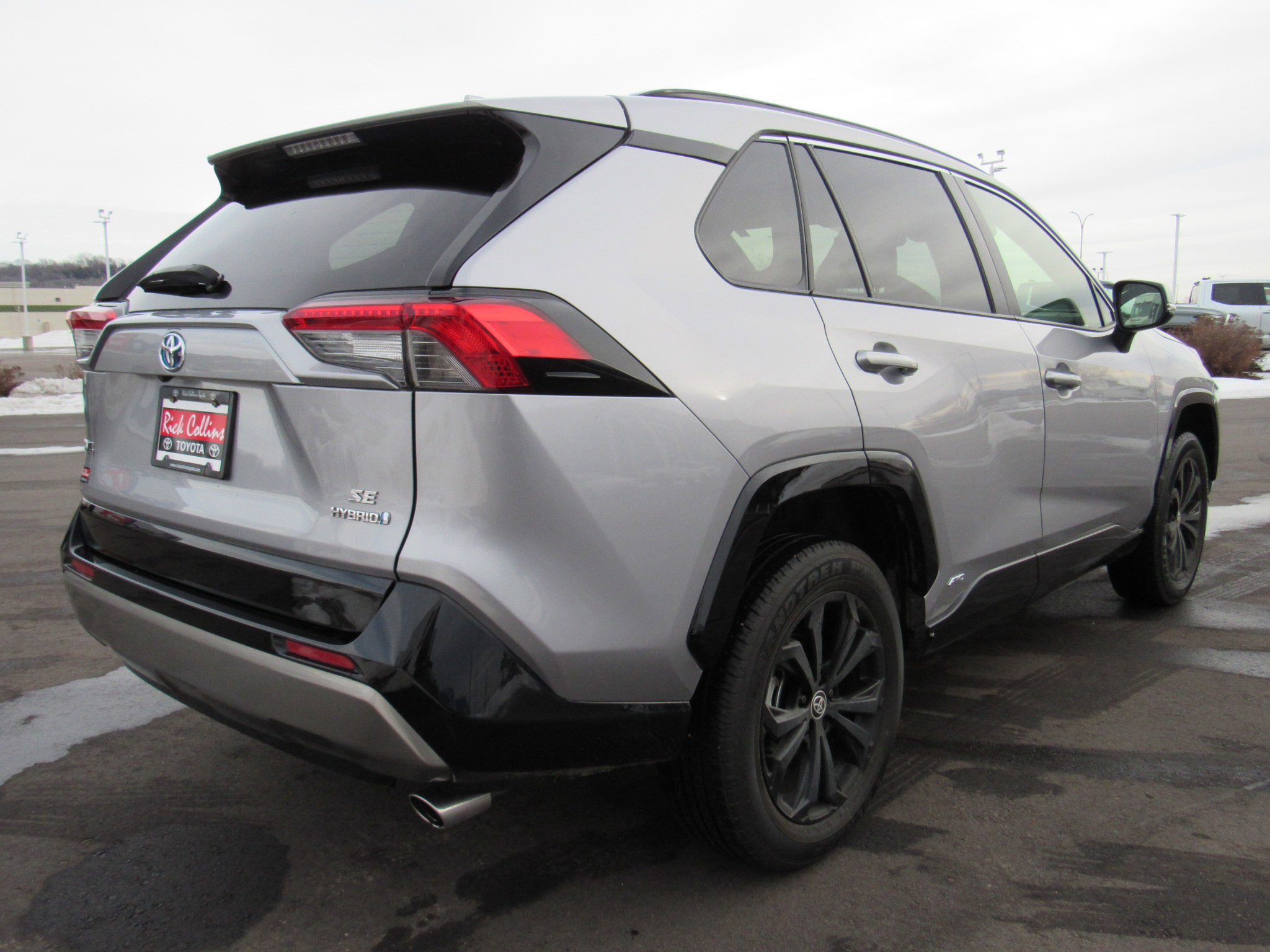 Used 2024 Toyota RAV4 SE image 6