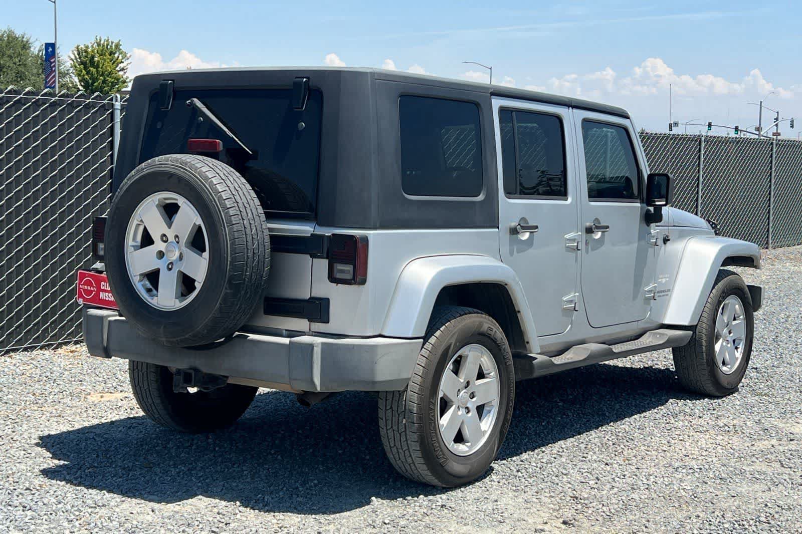 Used 2007 Jeep Wrangler Unlimited Sahara AWD/4WD image 3