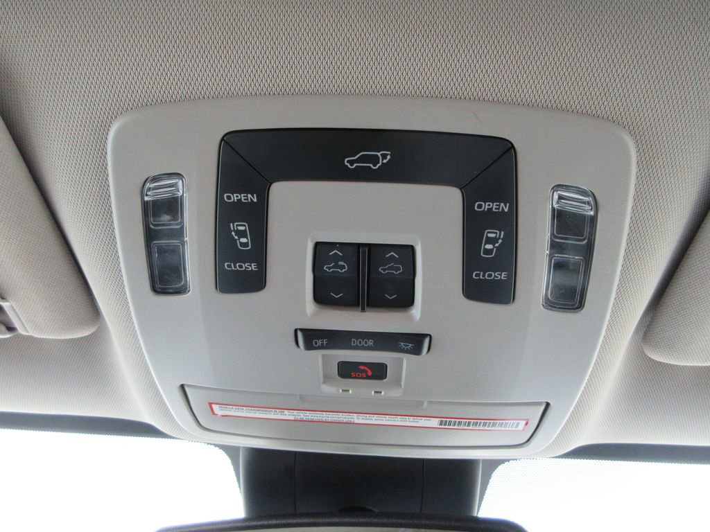 Used 2021 Toyota Sienna XLE FWD image 30