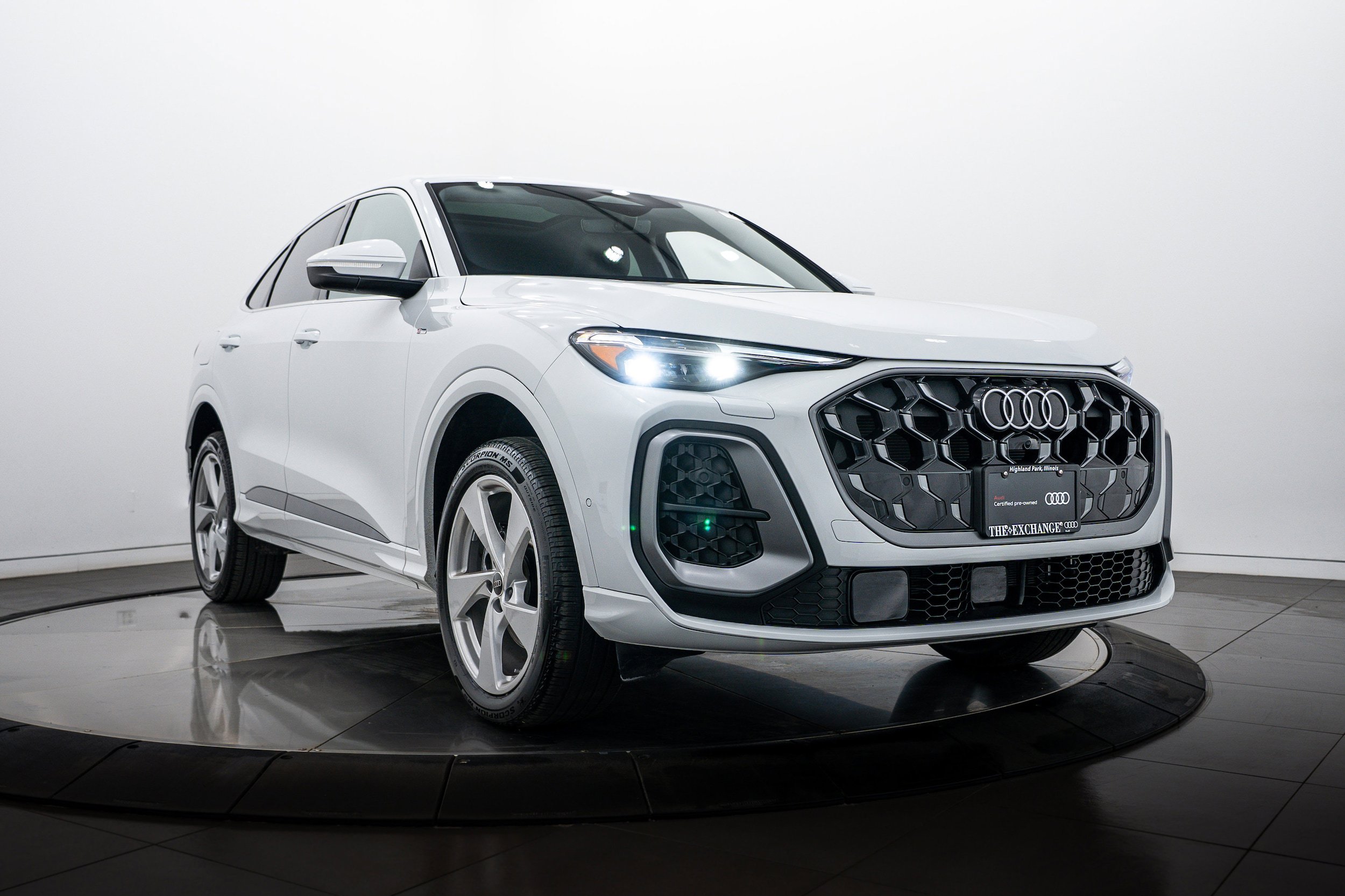 Certified 2025 Audi Q5 Premium Plus w/ Premium Plus AWD/4WD image 1