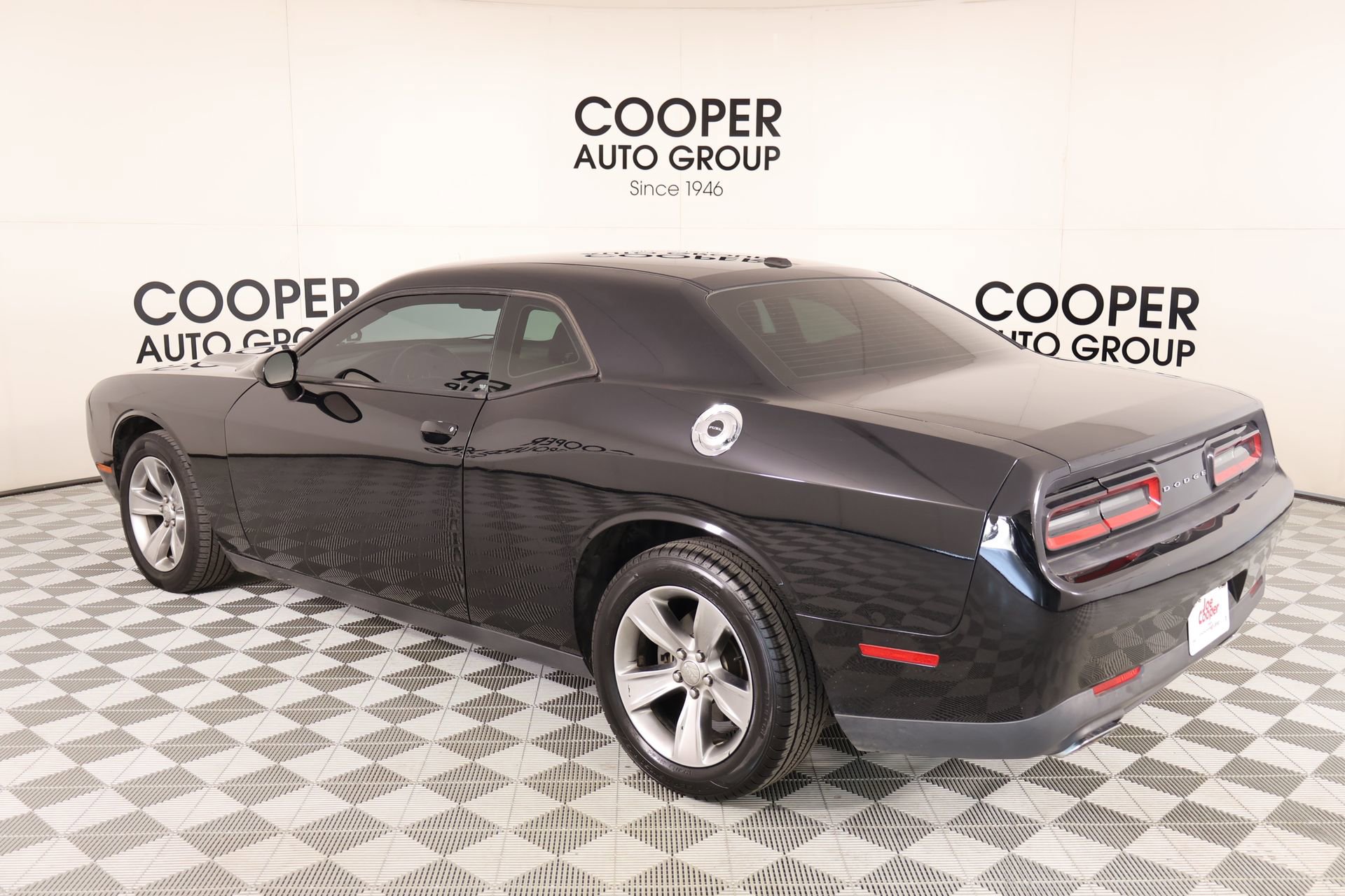 Used 2015 Dodge Challenger SXT RWD image 20