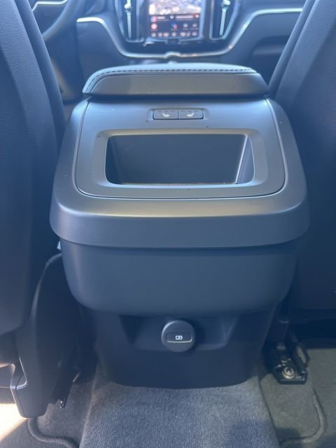 Used 2025 Volvo XC60 B5 Core image 24