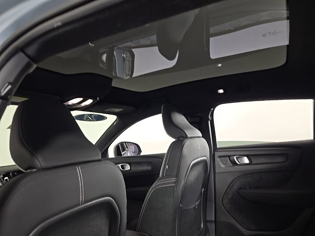 Certified 2023 Volvo C40 P8 Recharge Ultimate w/ Protection Package Premier AWD/4WD image 18