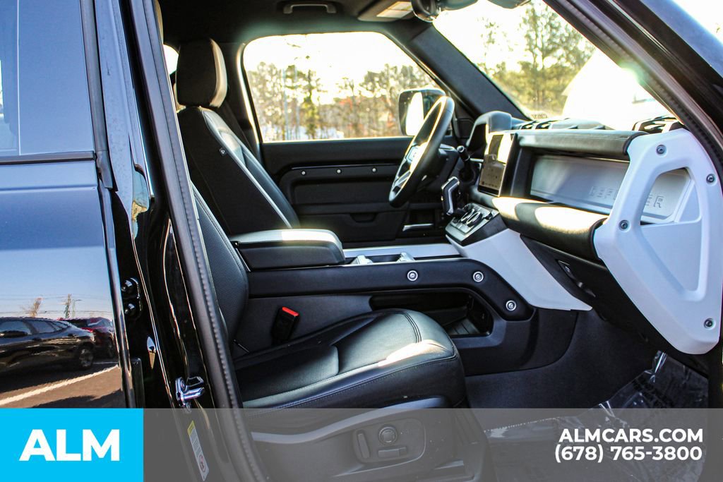 Used 2025 Land Rover Defender 110 S image 17