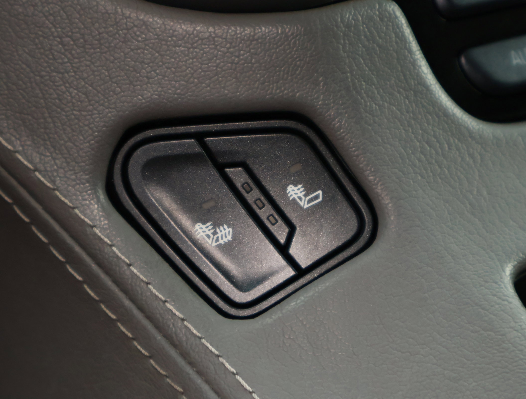 Used 2015 Chevrolet Suburban LT RWD image 20