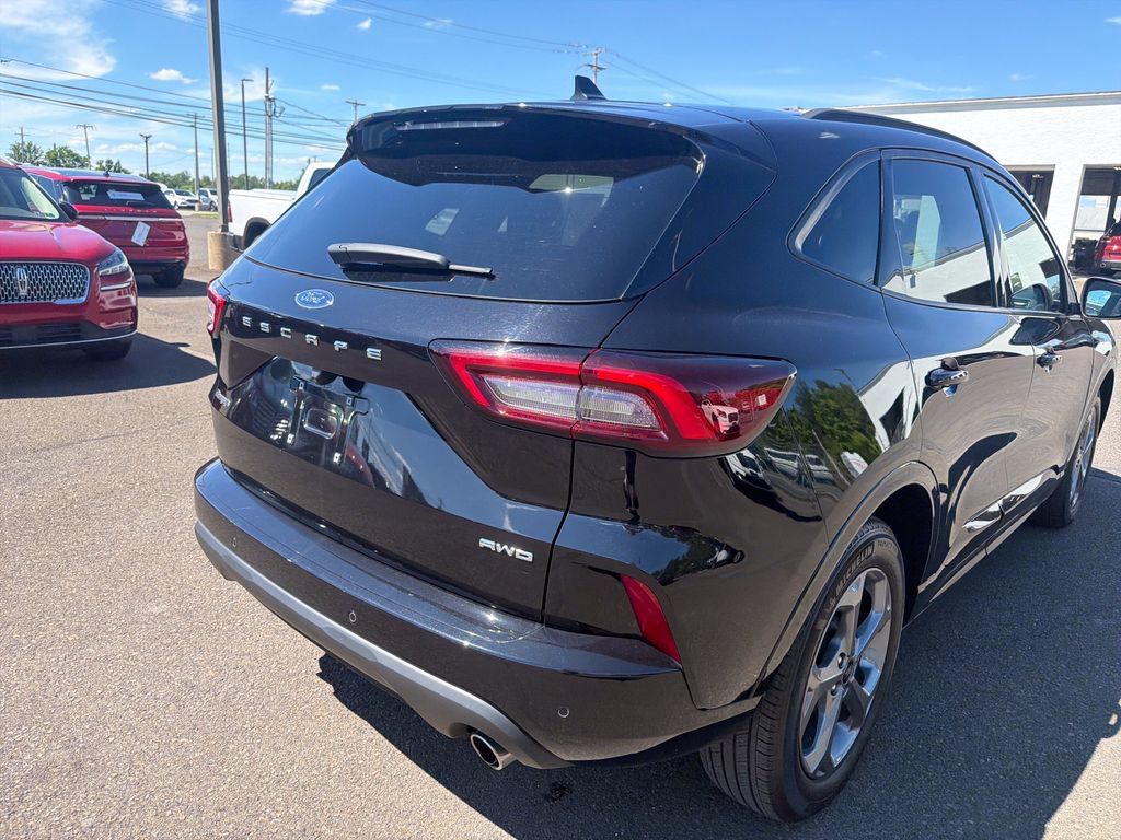 Used 2023 Ford Escape ST-Line w/ Tech Pack #1 AWD/4WD image 5