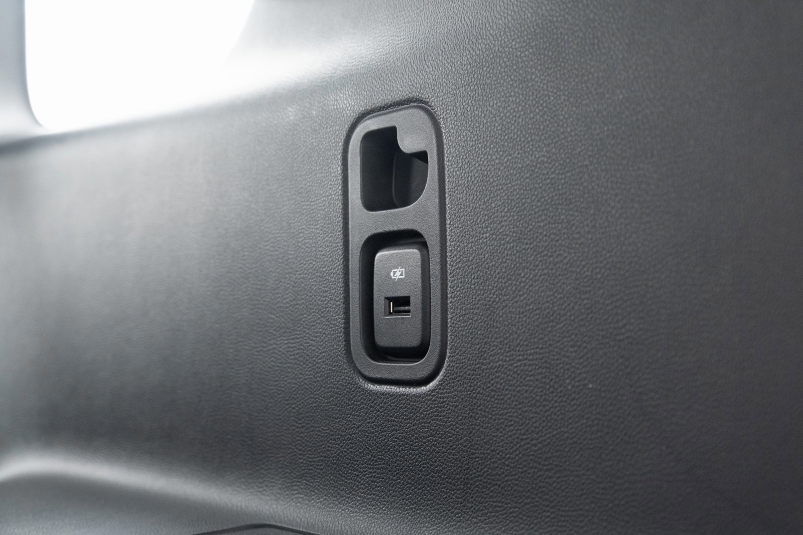 Used 2021 Chevrolet Traverse LS image 20