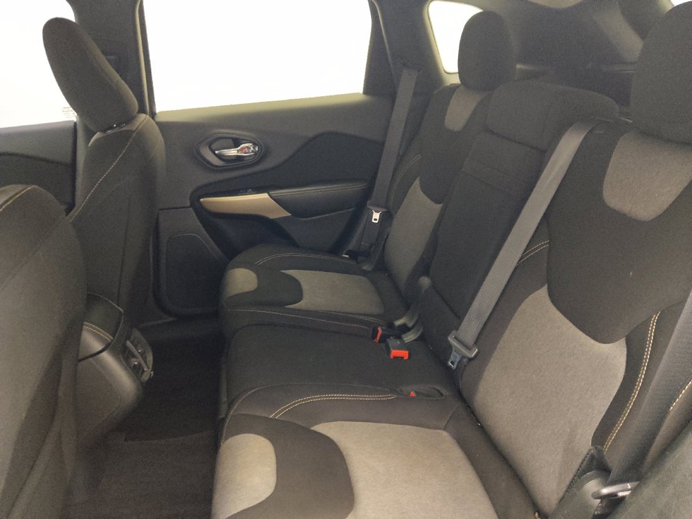 Used 2018 Jeep Cherokee Latitude image 18