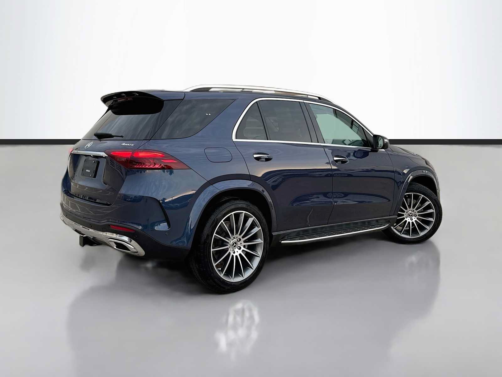 Used 2025 Mercedes-Benz GLE 350 4MATIC image 3
