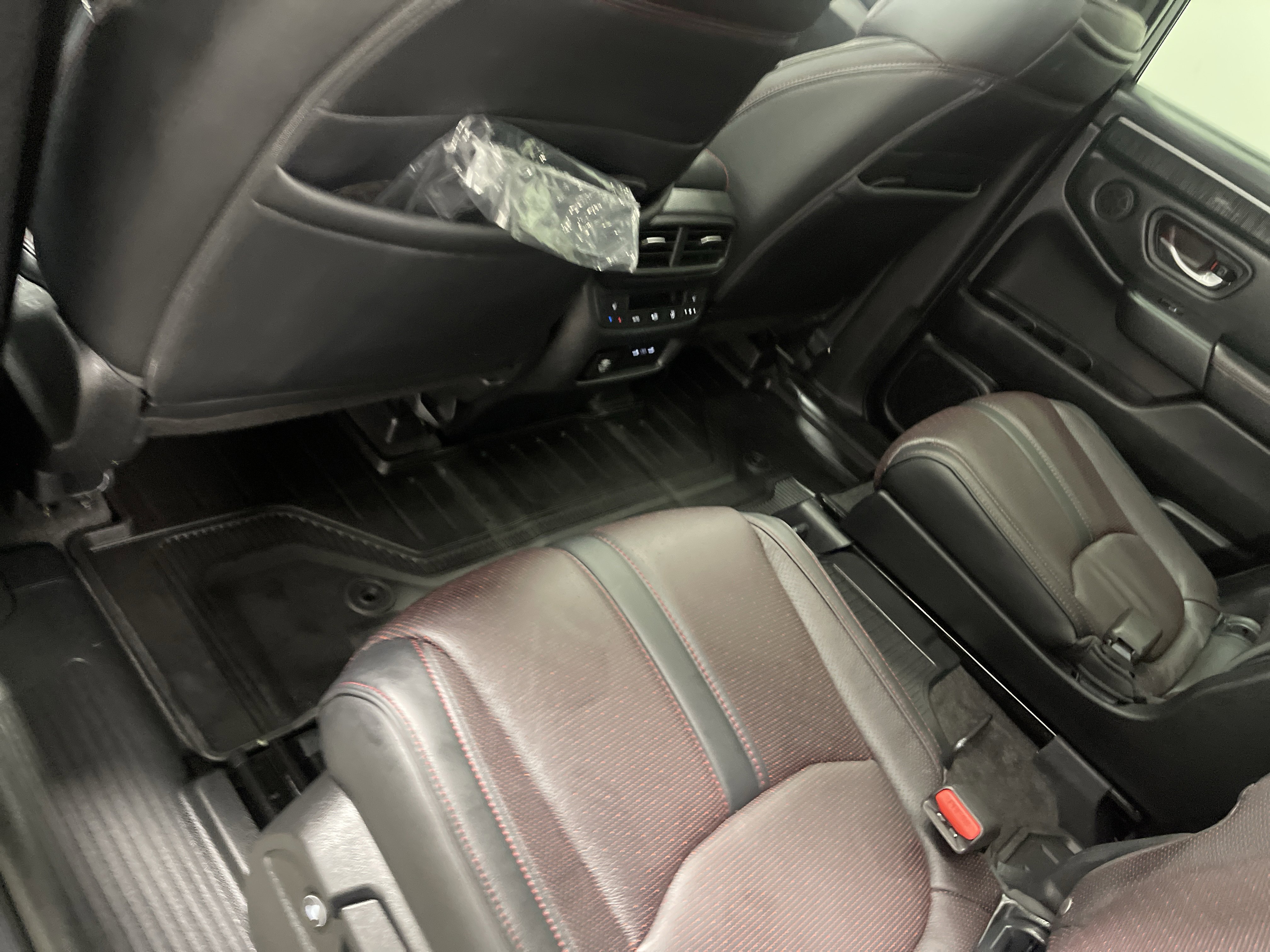 Used 2025 Honda Pilot Black Edition image 17