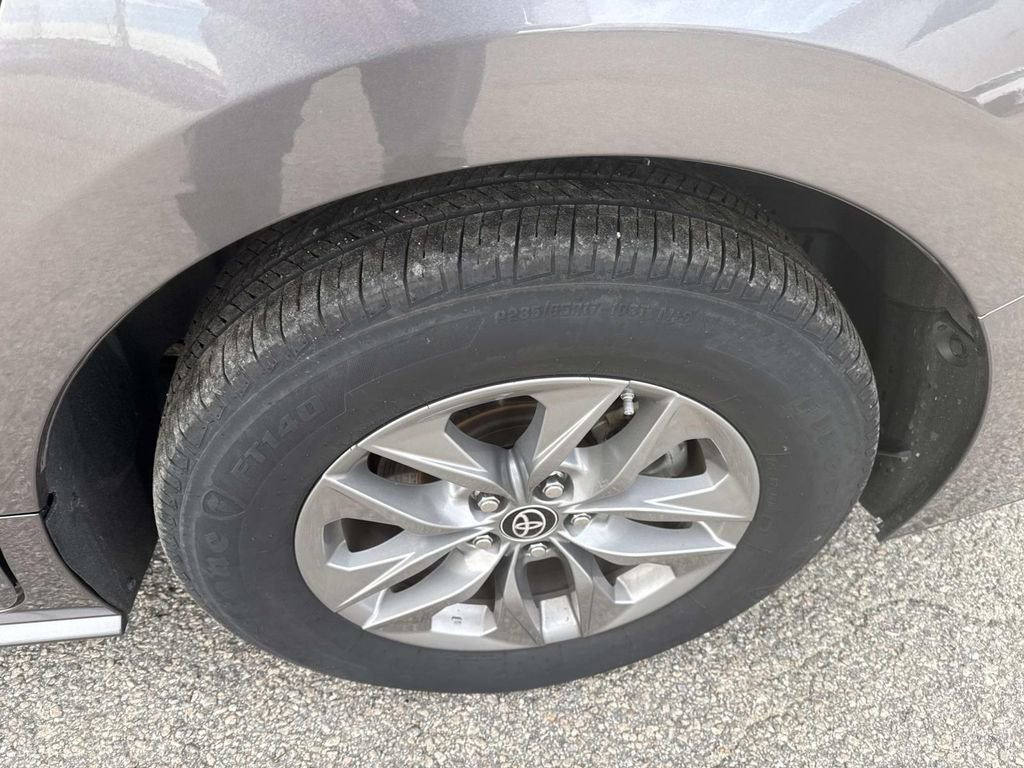 Used 2024 Toyota Sienna XLE image 12
