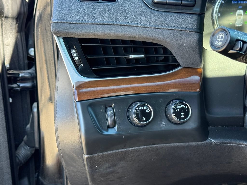 Used 2019 Cadillac Escalade Luxury AWD/4WD image 18