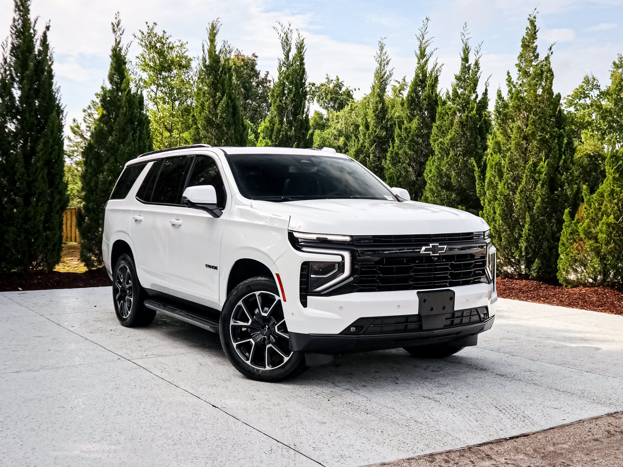 Used 2026 Chevrolet Tahoe RST w/ Comfort Package AWD/4WD image 2