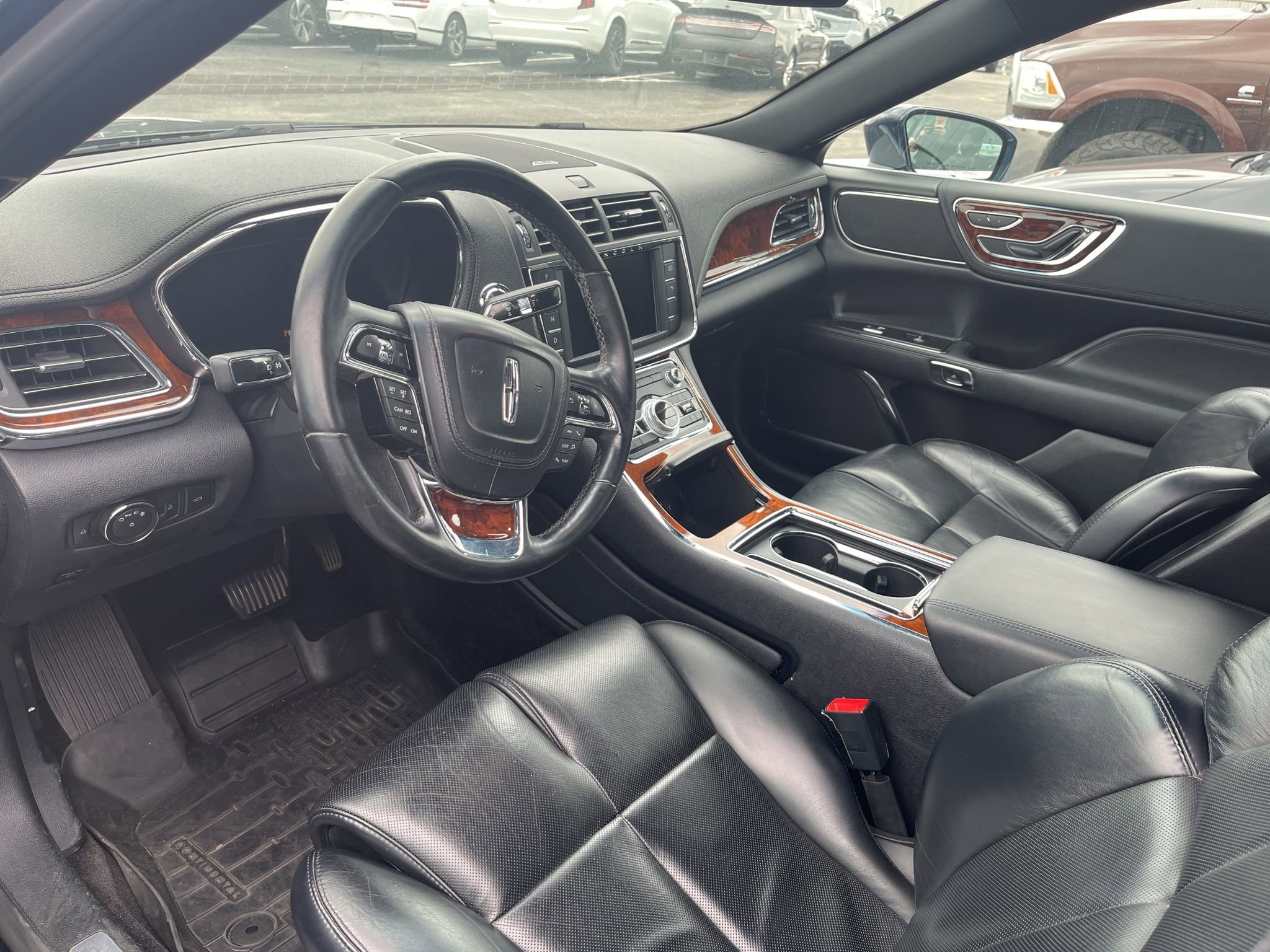 Used 2017 Lincoln Continental Select w/ Climate Package FWD image 8