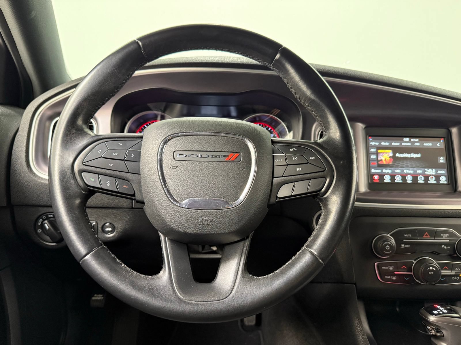 Used 2019 Dodge Charger SXT RWD image 21