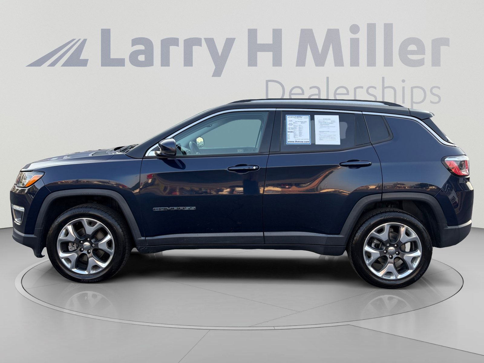 Used 2018 Jeep Compass Limited AWD/4WD image 2