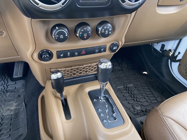 Used 2017 Jeep Wrangler Unlimited Sahara w/ Connectivity Group AWD/4WD image 38