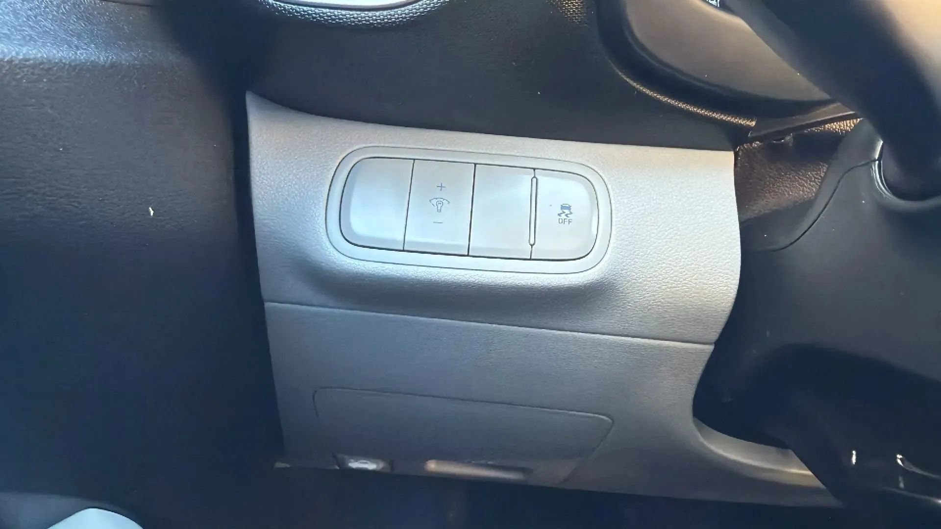 Used 2024 Hyundai Venue SEL image 15