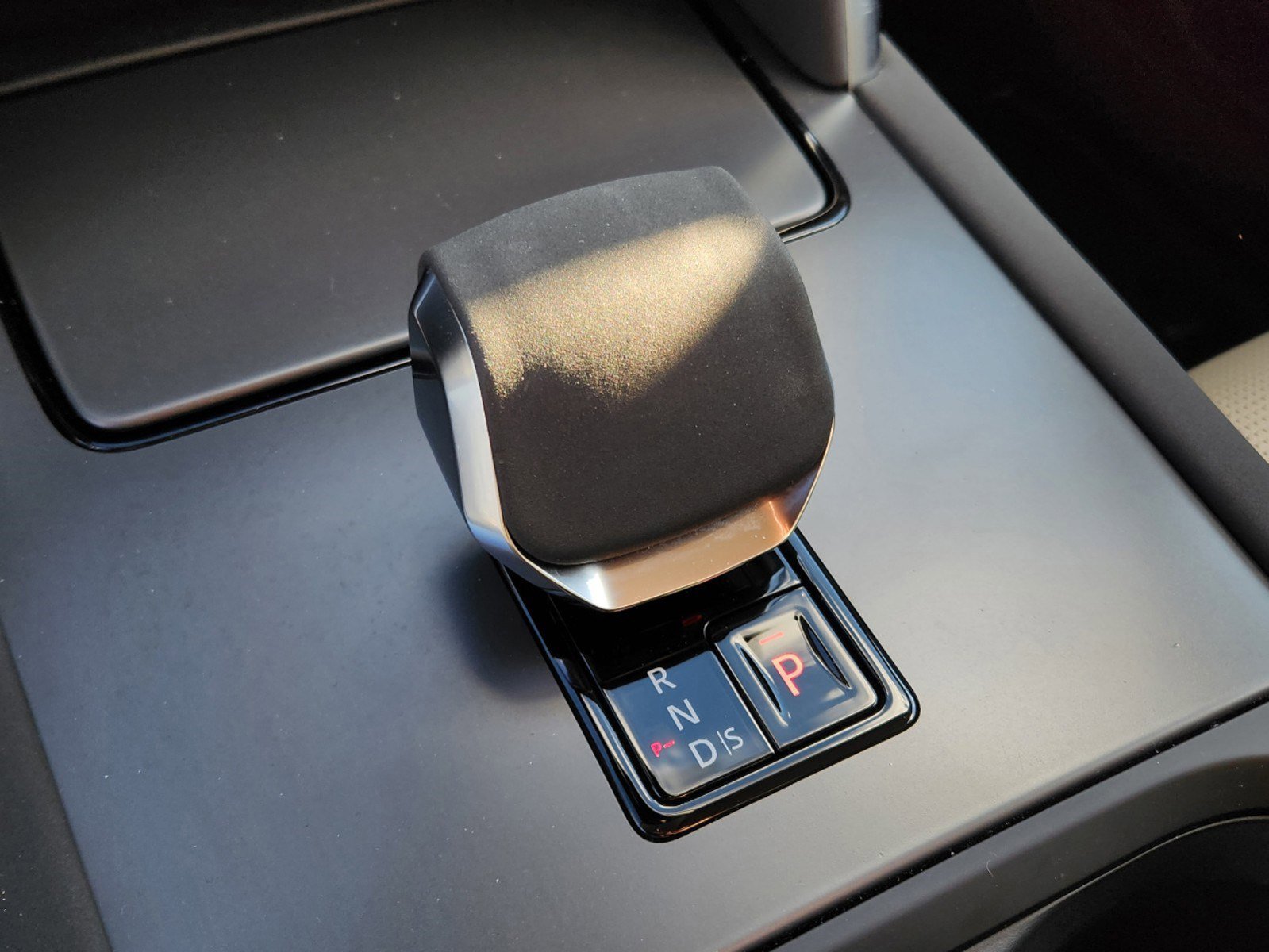 Certified 2024 Land Rover Discovery Sport S image 22