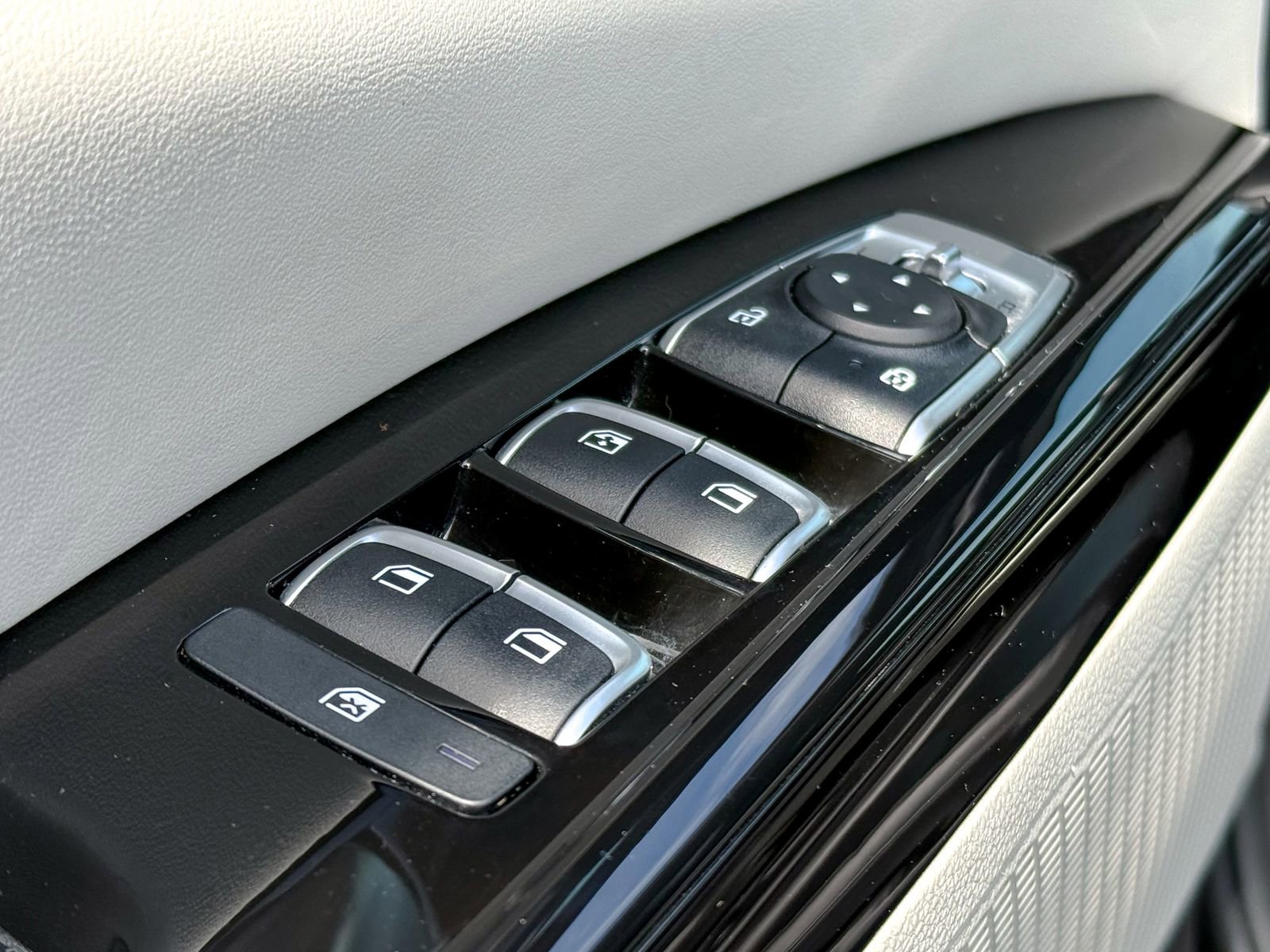 Used 2024 Kia Carnival EX FWD image 18