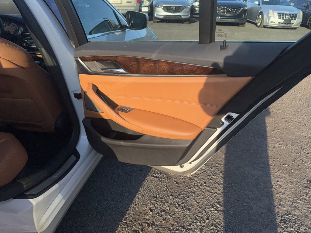 Used 2017 BMW 540i xDrive image 40