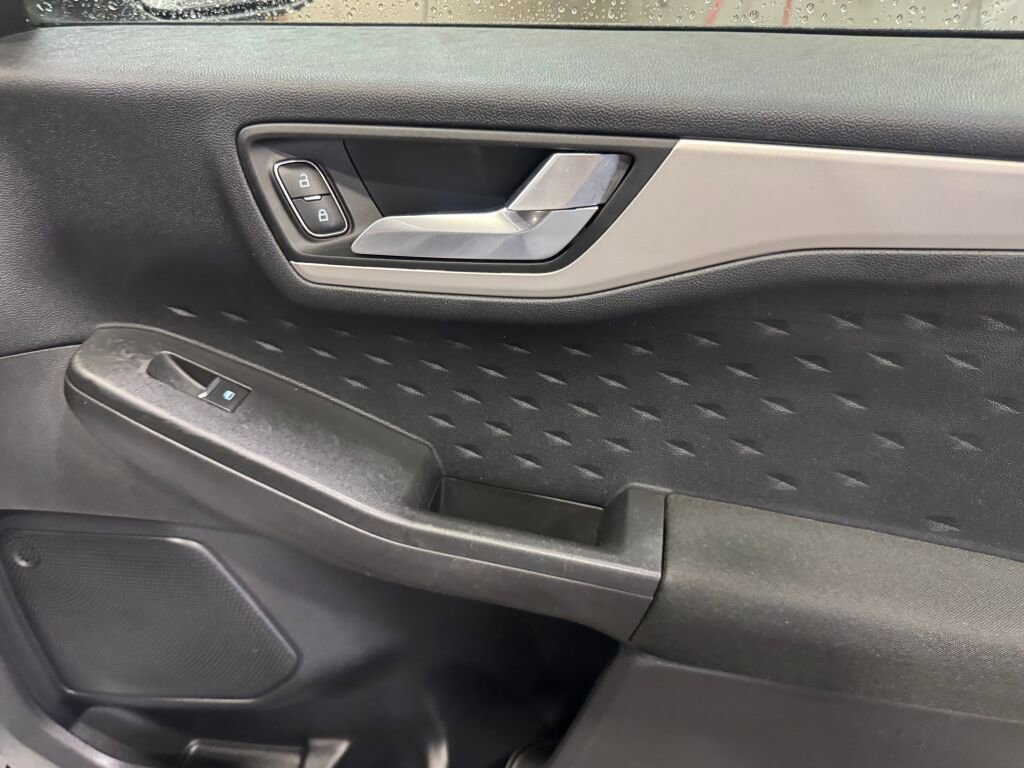 Used 2023 Porsche Cayenne Platinum Edition image 23