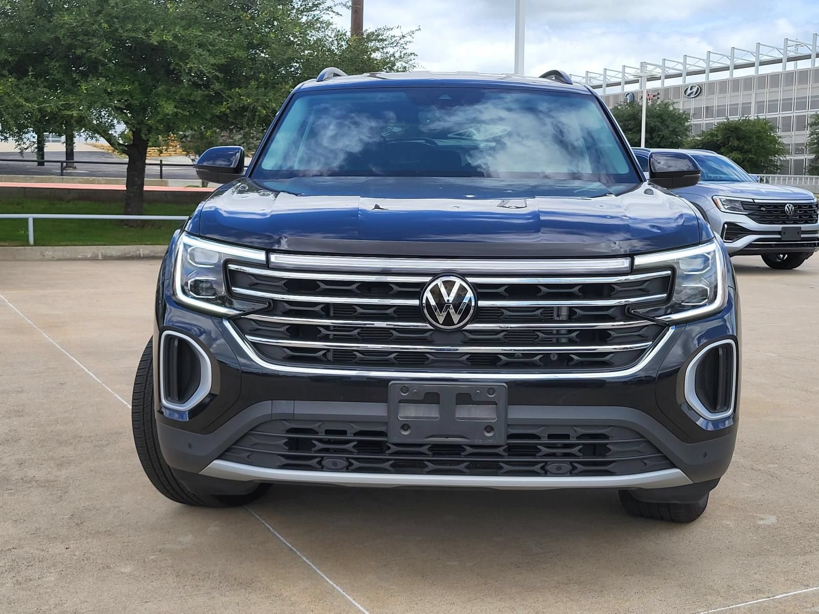 Used 2024 Volkswagen Atlas SE FWD image 3
