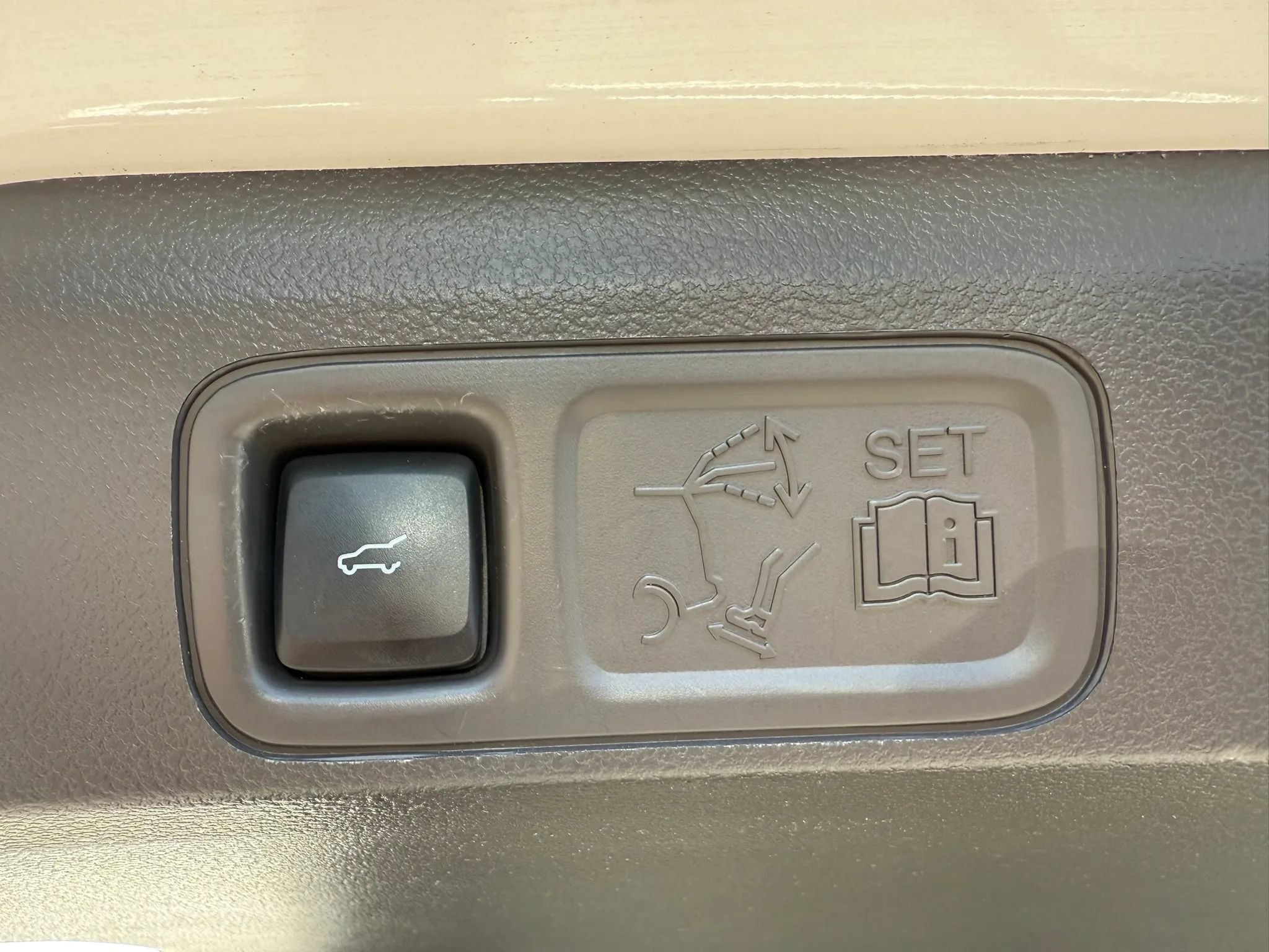 Used 2020 Ford Expedition Limited w/ Equipment Group 302A AWD/4WD image 31