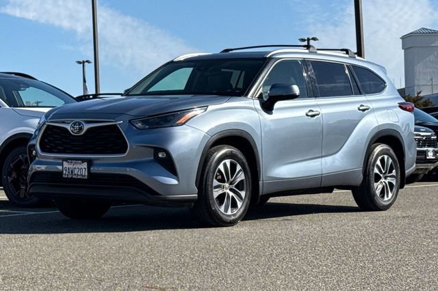 Used 2022 Toyota Highlander XLE AWD/4WD image 10