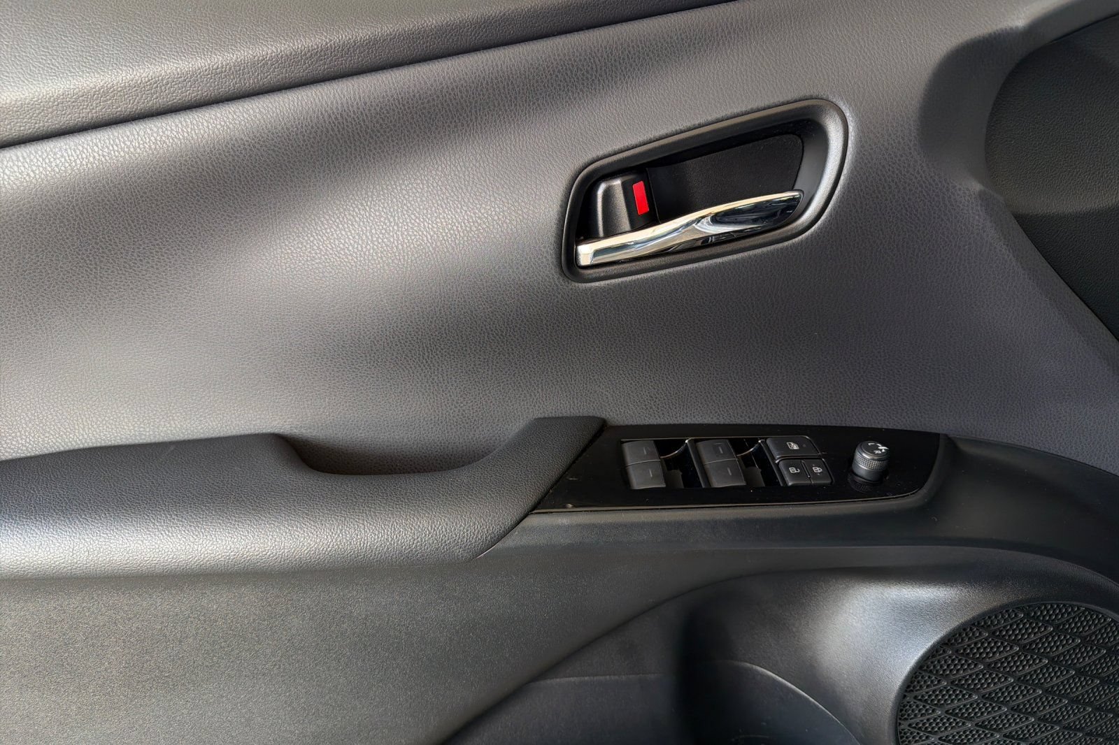 Used 2019 Toyota Prius Prime Advanced w/ Carpet Mat Package FWD image 11