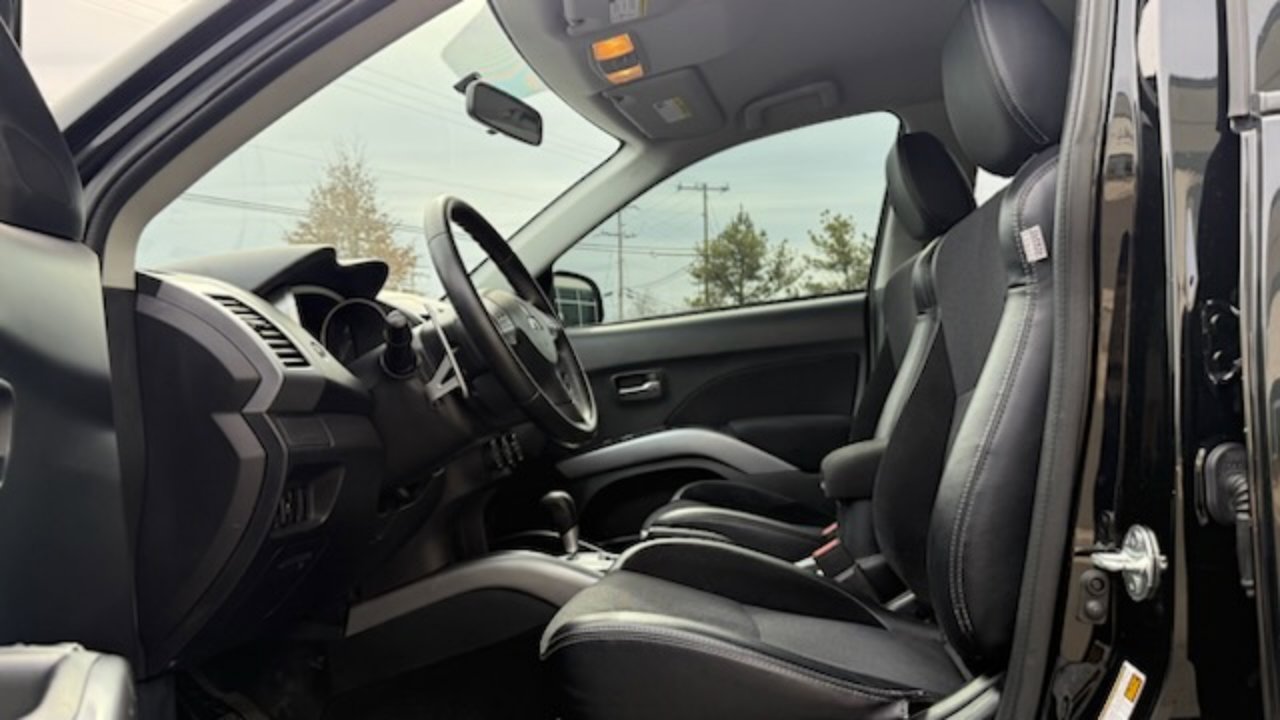 Used 2012 Mitsubishi Outlander SE image 11