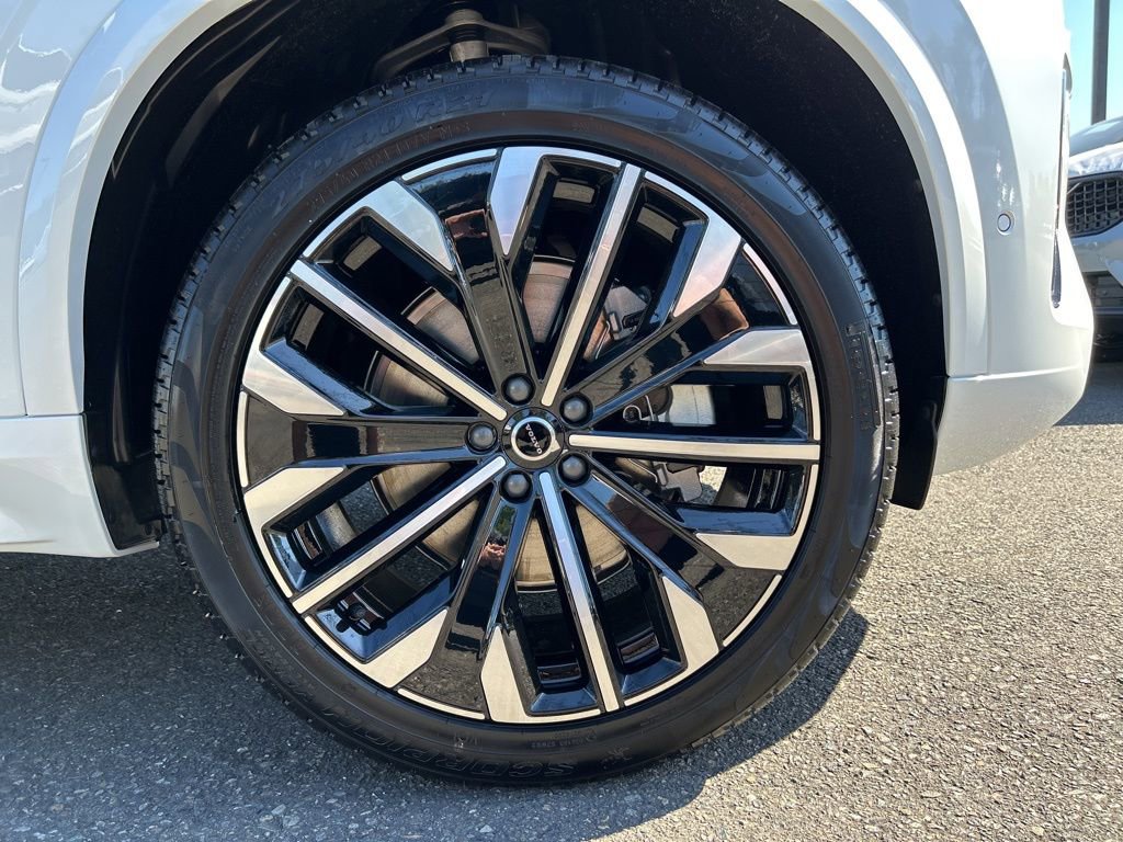 New 2026 Volvo XC90 B6 Plus w/ Protection Package Premier image 10