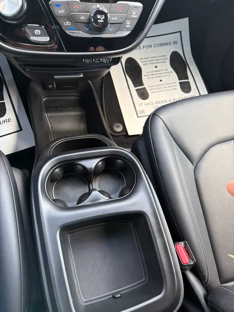 Used 2025 Chrysler Pacifica Select FWD image 12