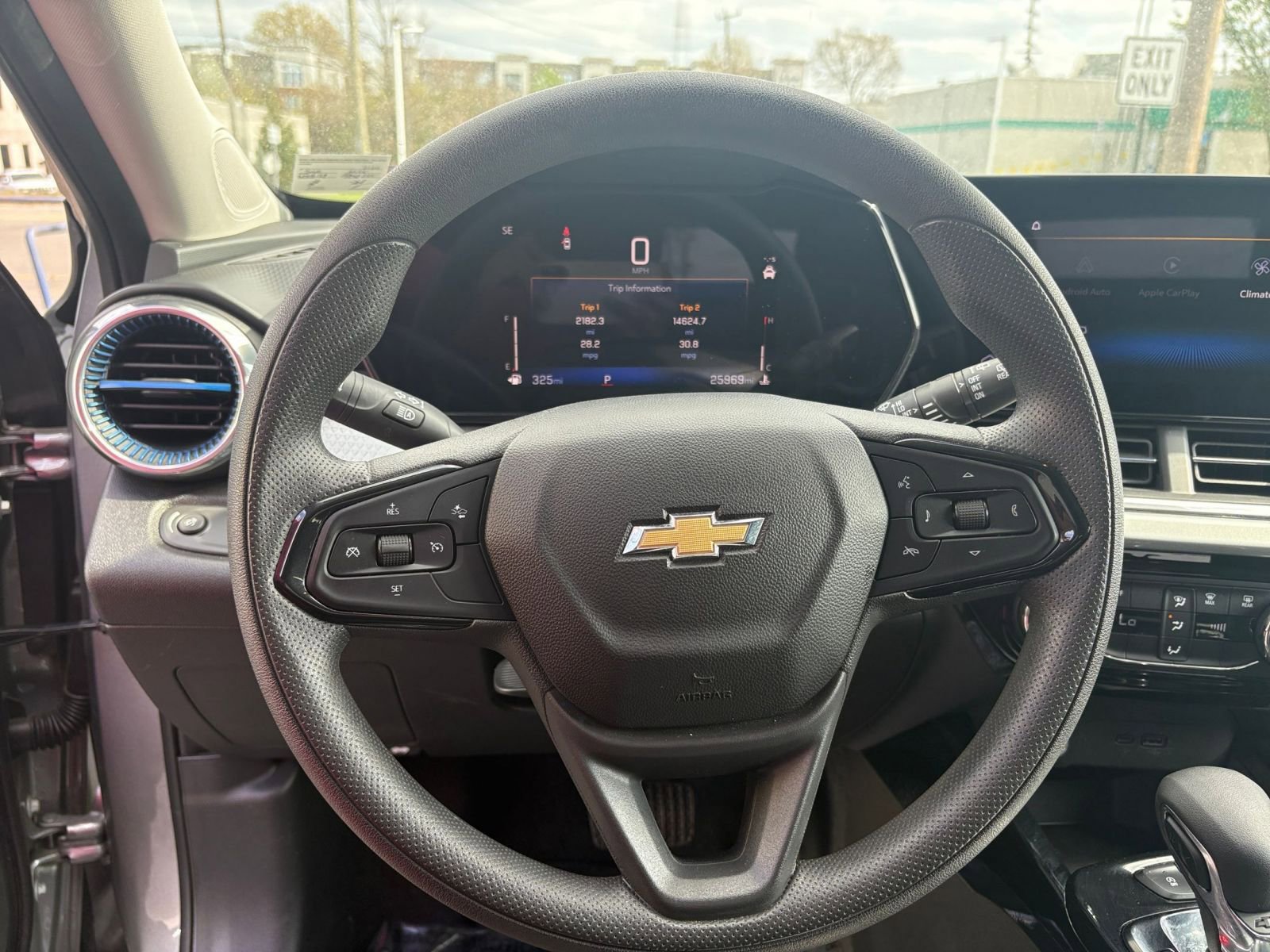 Used 2025 Chevrolet Trax LT image 27