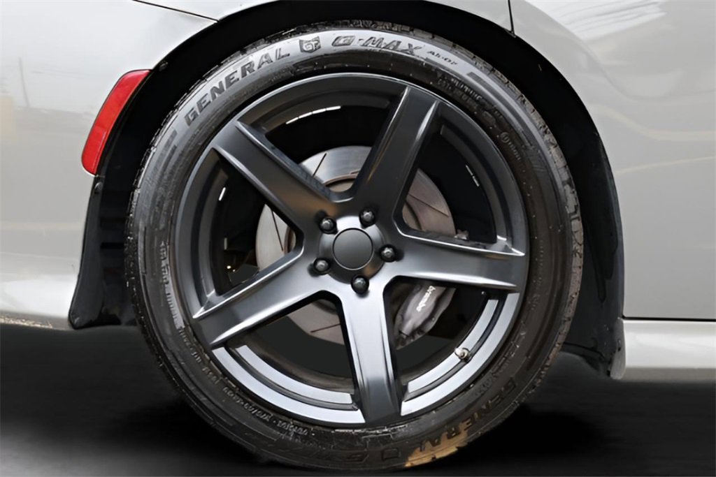 Used 2018 Dodge Charger R/T image 39