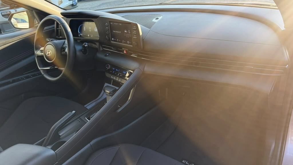 Certified 2025 Hyundai Elantra Sport FWD image 16