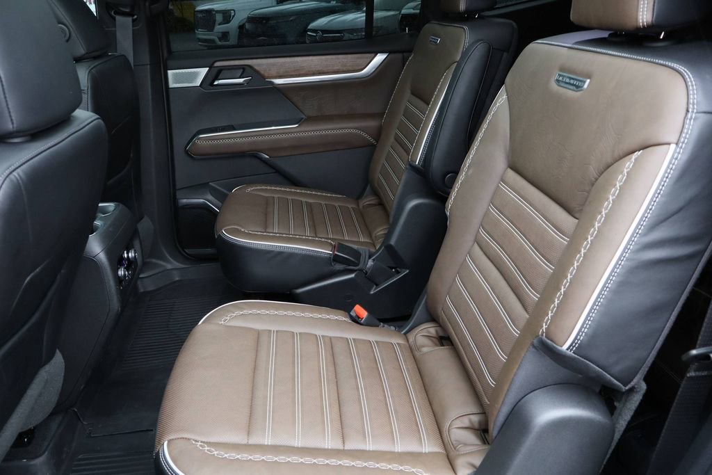 Certified 2026 GMC Acadia Denali Ultimate w/ LPO, Floor Liner Package image 27