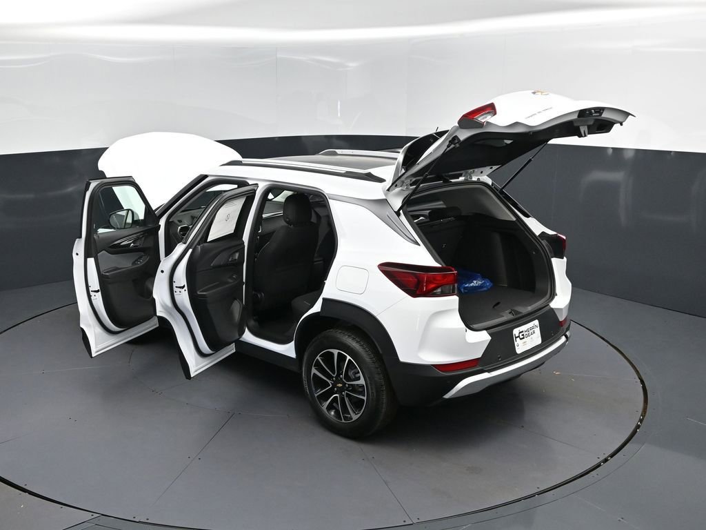 New 2026 Chevrolet TrailBlazer LT w/ LT Cold Weather Package FWD image 2