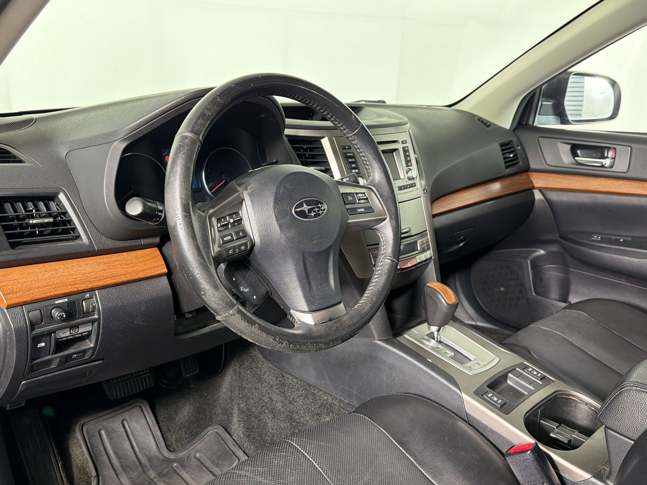 Used 2013 Subaru Outback 2.5i Limited AWD/4WD image 3