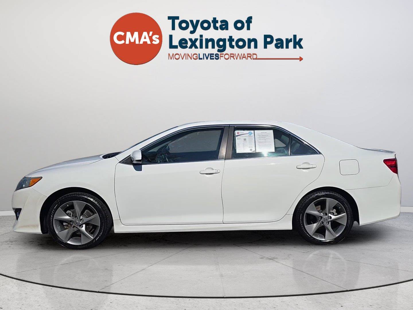 Used 2014 Toyota Camry SE FWD image 2