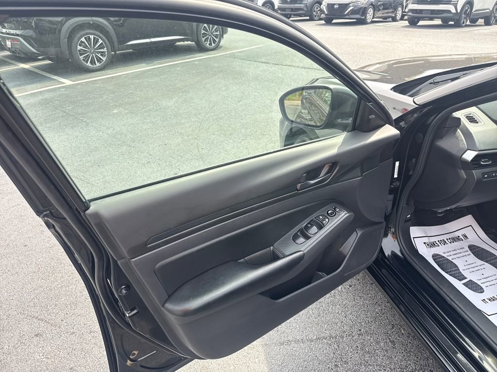 Used 2025 Nissan Altima 2.5 S image 11